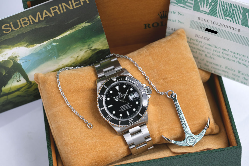 Rolex 1998 SS Submariner 16610 w Original Rolex Box Warranty Papers